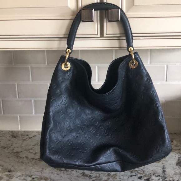 Louis Vuitton Handbags - 100% authentic LOUIS VUITTON BLACK artsy PURSE